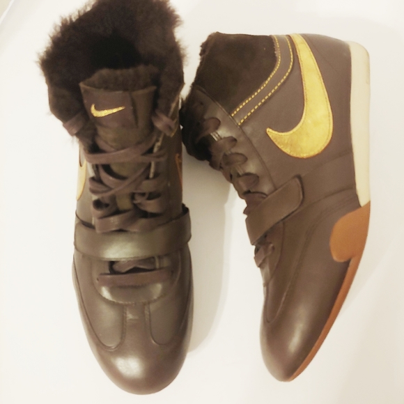 Nike Shoes - Nike "Sprint Sister" Faux Fur Lined Shoes